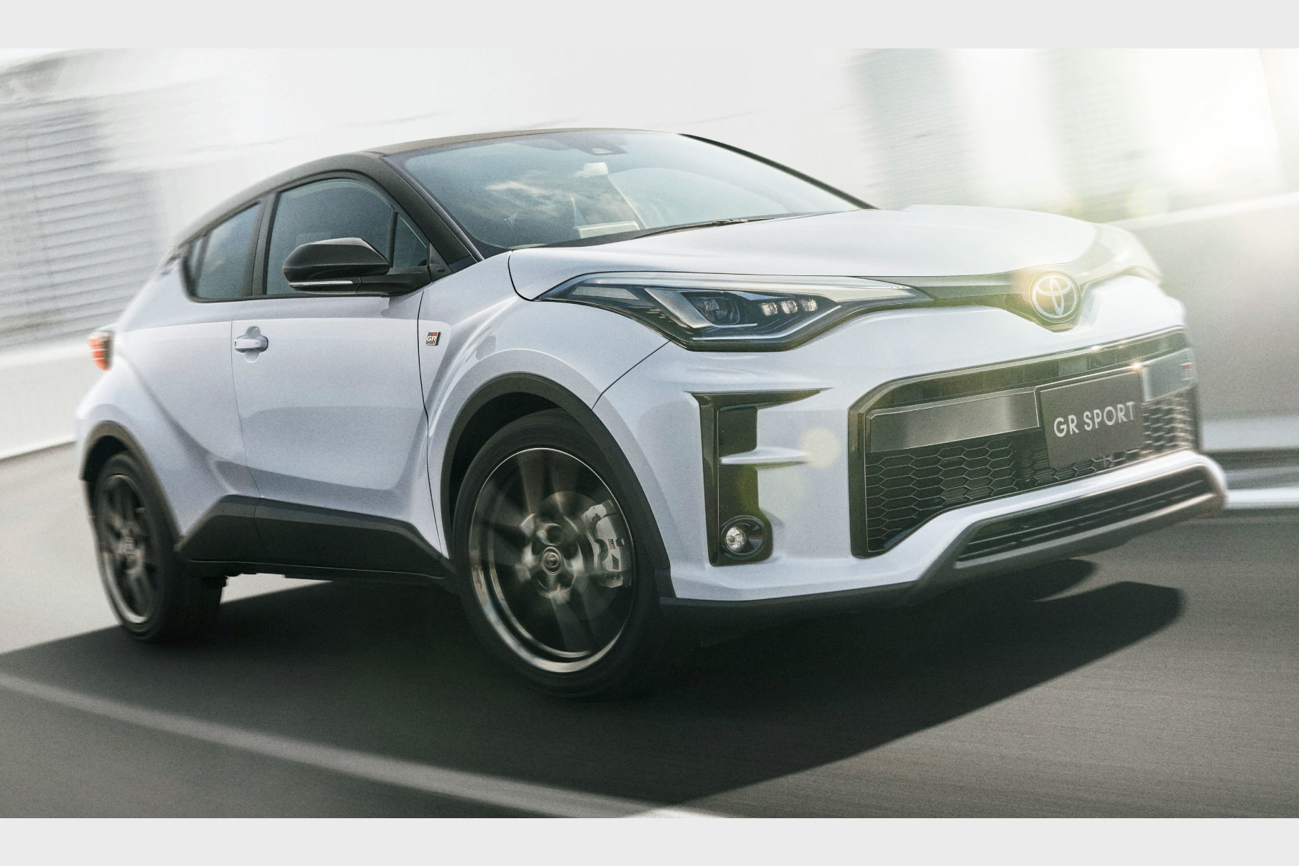 c-hr_top_img08